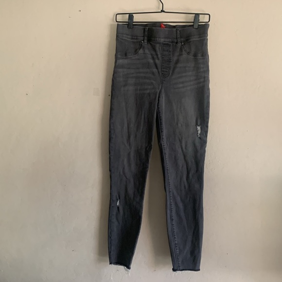 Spanx Gray Distressed Denim  Jeans Skinny Pants 20213R Frayed Hem Size Medium - Picture 2 of 8
